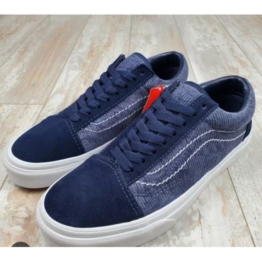 Vans Women's Sneakers - Navy and White